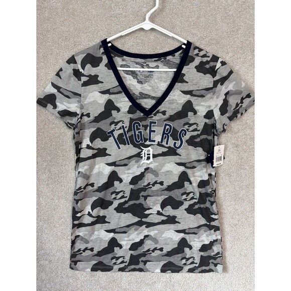 NEW Detroit Tigers Shirt‎ Wmns Large V Neck Campus Lifestyle Urban Camo Gray MLB - Picture 1 of 6